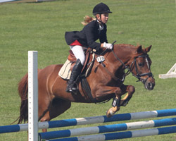 Zu den Siegerinnen in Heidekrug gehörte auch die Redefinerin Christin Wascher mit Pony Nadin G. Foto: Wego