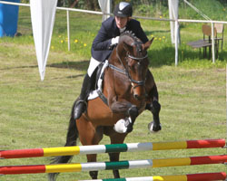Ein talentiertes Pferd stellte Anne-Kathrin Kurp mit Querida vor, die die Springpferdeprüfung gewann und in der Eignung Zweite wurde. Foto: Wego