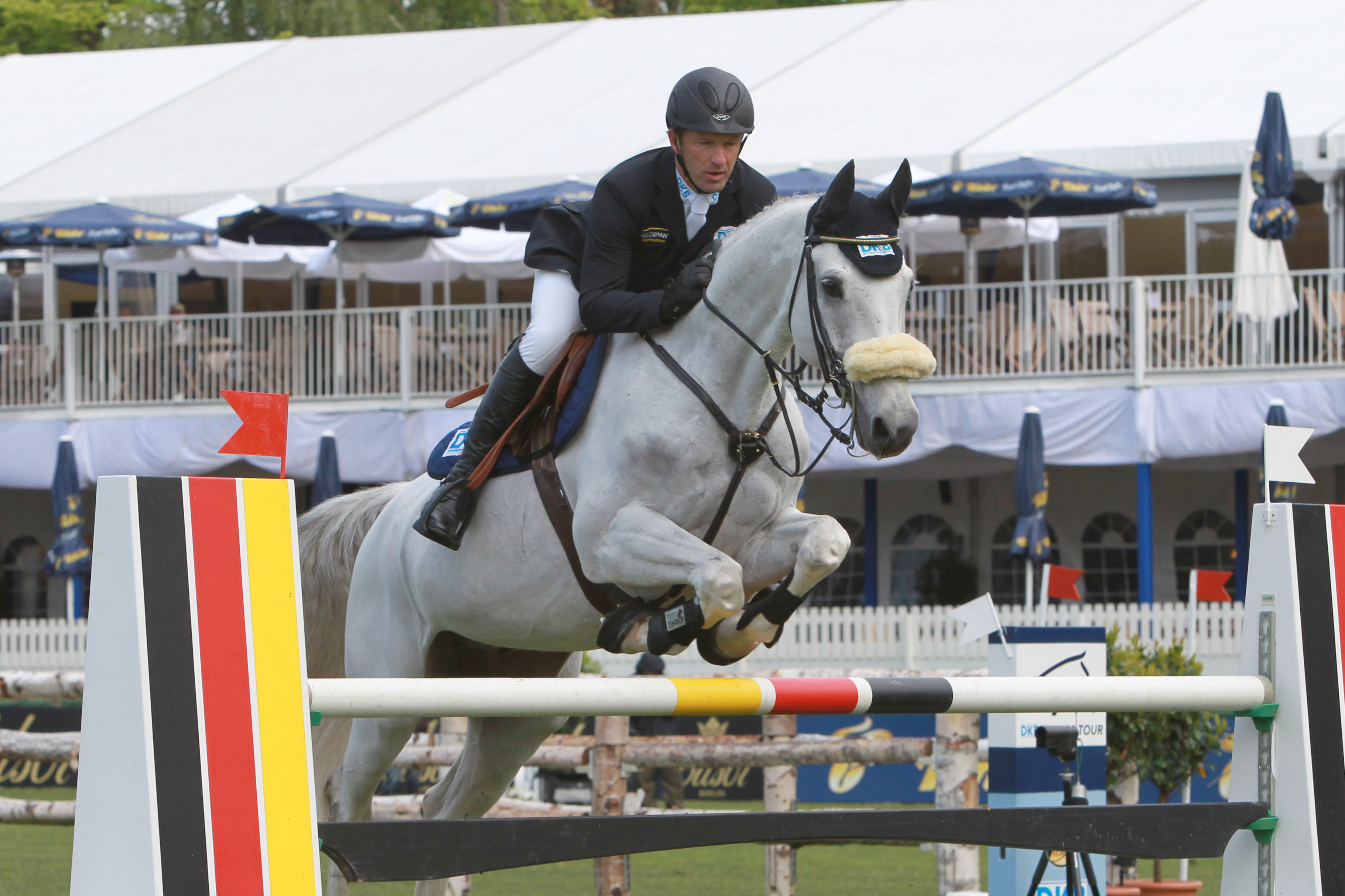 Am Donnerstag in der 1. Qualifikation zum Deutschen Springderby war Holger Wulschner bester Mecklenburger auf dem 7. Platz mit Coeur de Lion. Foto: Wego
