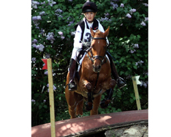 Mit dem international erfahrenen Pony Dorina holte sich Flora Reemtsma den Titel bei den Junioren.