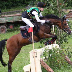 Das beste Einzelergebnis aller 93 Starter der Ein-Sterne-Prüfung lieferte Flora Reemtsma auf dem 5. Platz mit ihrem Pony Pamita LK. Foto: Lohrmann