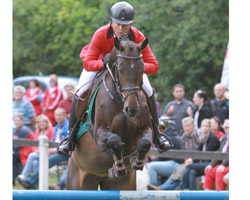 Der 48-jährige Hauke Luther aus Altenhagen gewann auf Cosima den Großen Preis von Torgelow. Foto: Jutta Wego