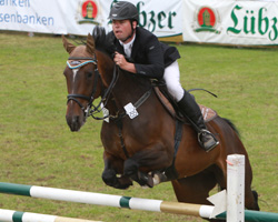 Papa André siegte in Geran gleich zweimal in internationalen 1,45m Springen auf der Mecklenburger Stute Chantal. Foto: Wego