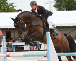 Philipp Schober aus Wismar steuerte auf dem fünfjährigen Hengst German Pellets Success einen Sieg in Gera bei. Foto: Wegoapstadt und wurde Vierter. F 