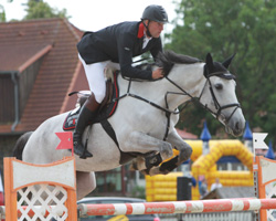 Auch André Thieme kam zu einem Sieg im Finale der siebenjährigen Pferde auf Ramona de Flobecq. Foto: Wego
