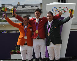 Siegerehrung für das Einzelfinale der Springreiter in London 2012: v.l. Gerco Schröder (NED) Silber, Steve Guerdat (SUI) Gold, Cian O'Connor (IRL) Bronze. Foto: Kit Houghton