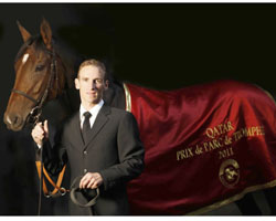 Sensationsstute Danedream, die in Paris mit einem neuen Bahnrekord siegte, mit ihrem Jockey Andrasch Starke. Foto: Marc Rühl