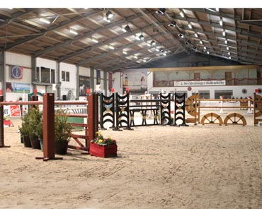 Blick in die Halle mit dem Derbykurs von 2011. Foto: Jutta Wego