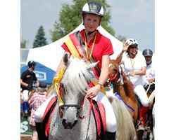 Ein Bild aus schöneren Tagen: 2010 wurde Clara Haug aus Waren Deutsche Meisterin der Jugend-Distanzreiter.