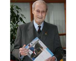 Hans-Heinrich Isenbart lebt nicht mehr - hier bei einem Vortrag vor 2 Jahren in Güstrow. Foto: Jutta Wego