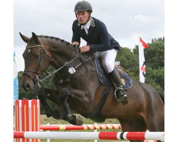 Mit Crystal hat Richard Robinson das zweite Springen der großen Tour in Schwanebeck gewonnen. Foto: Wego