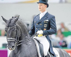 Aleaxander Rath konzentriert sich mit Totilas nun auf die Kür. Foto: dpa