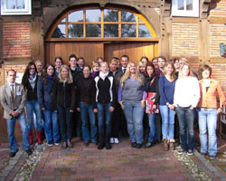Die Teilnehmerinnen und Teilnehmer der 6. Akademie zum Pferdemanagement mit Organisator Felix Garlipp (links) (Foto: privat).